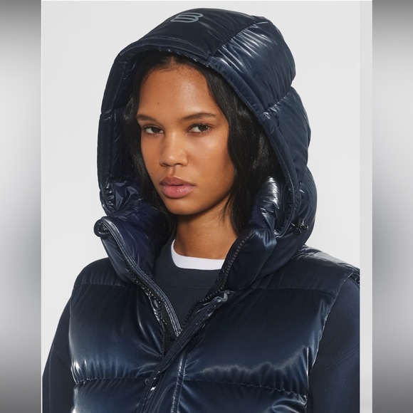 Aritzia Super Puff Vest Liquid Shine - Picture 4 of 6